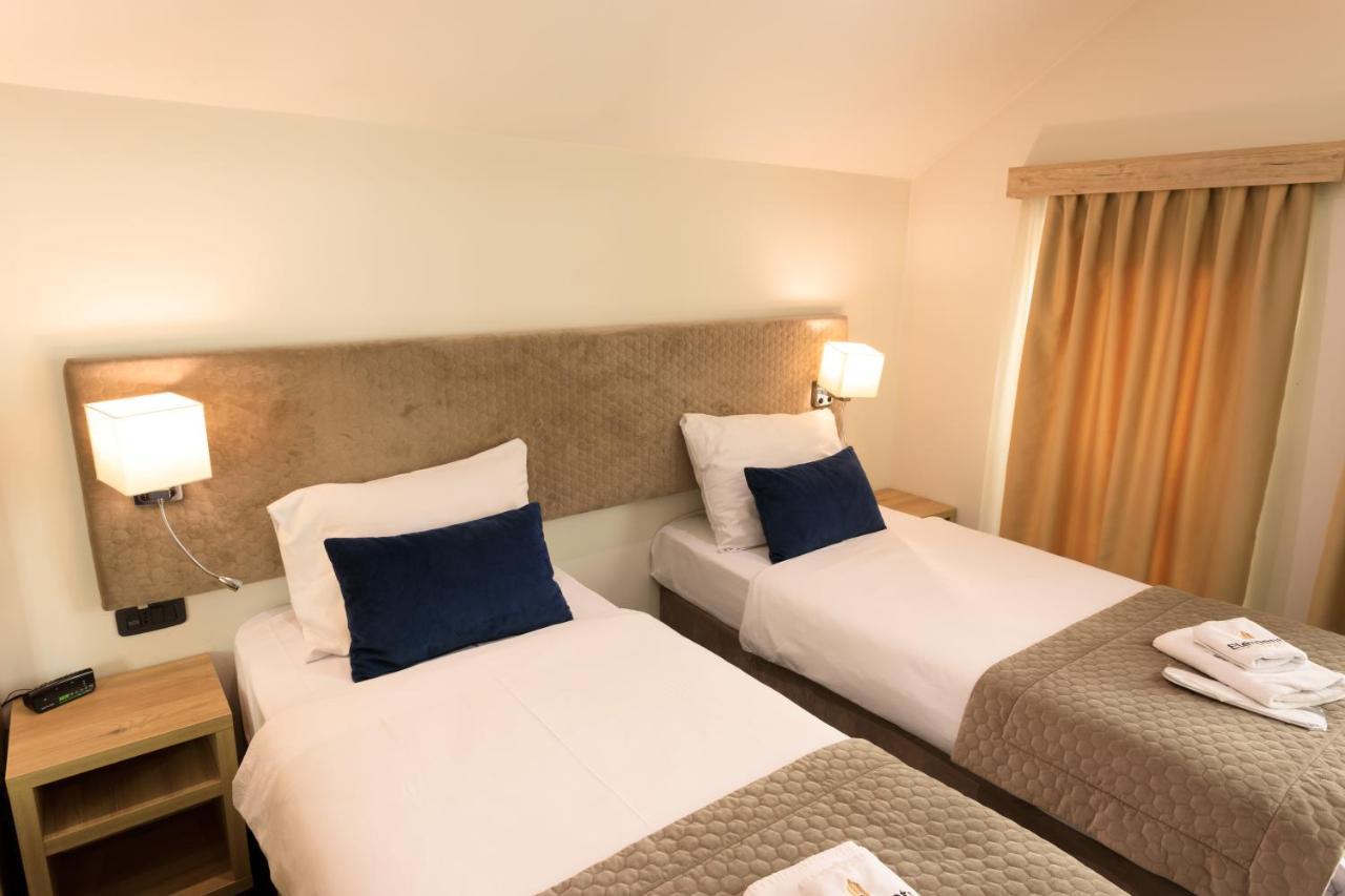 Hotel Elements โนวีปาซาร์ ภายนอก รูปภาพ