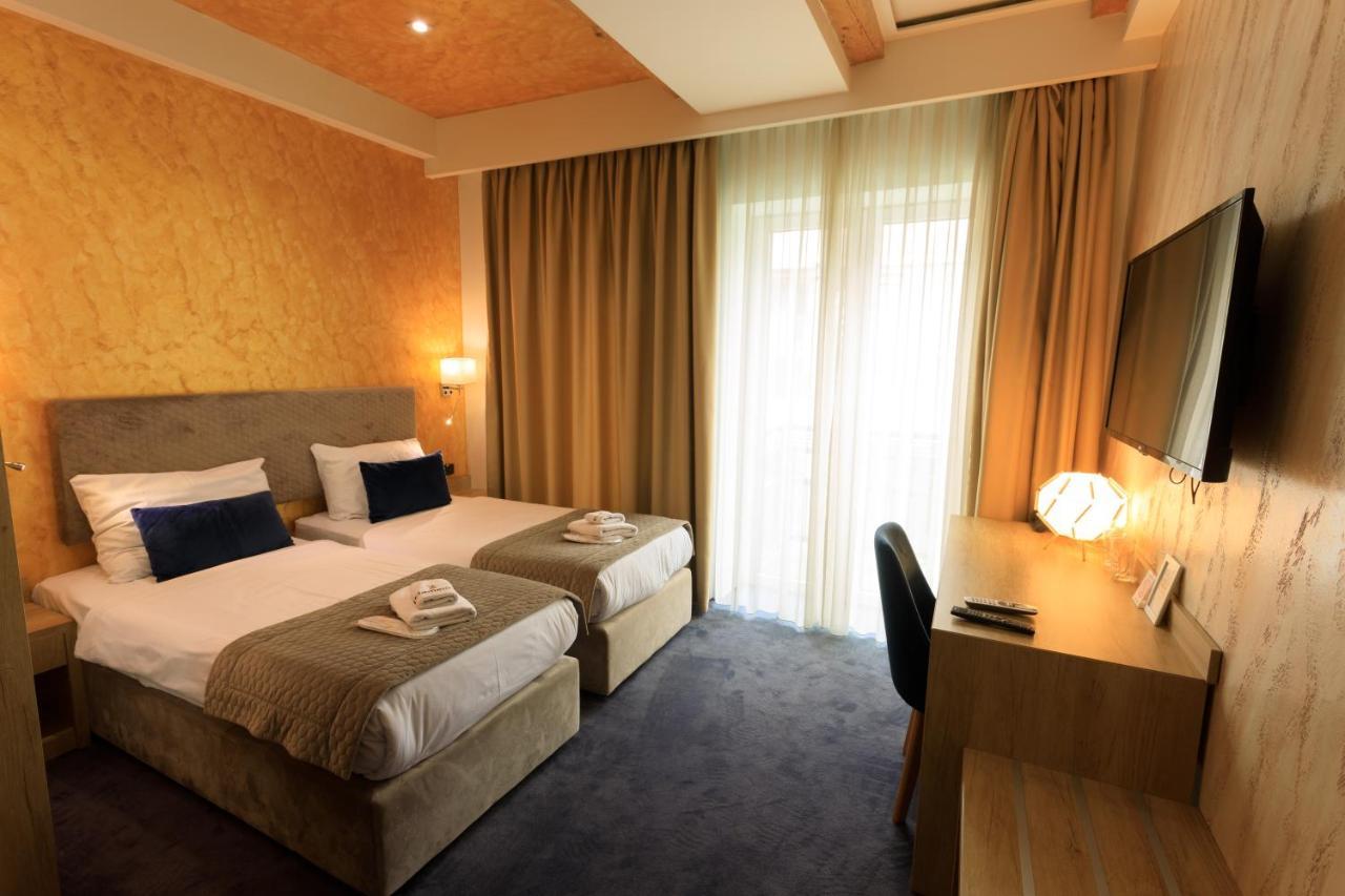 Hotel Elements โนวีปาซาร์ ภายนอก รูปภาพ