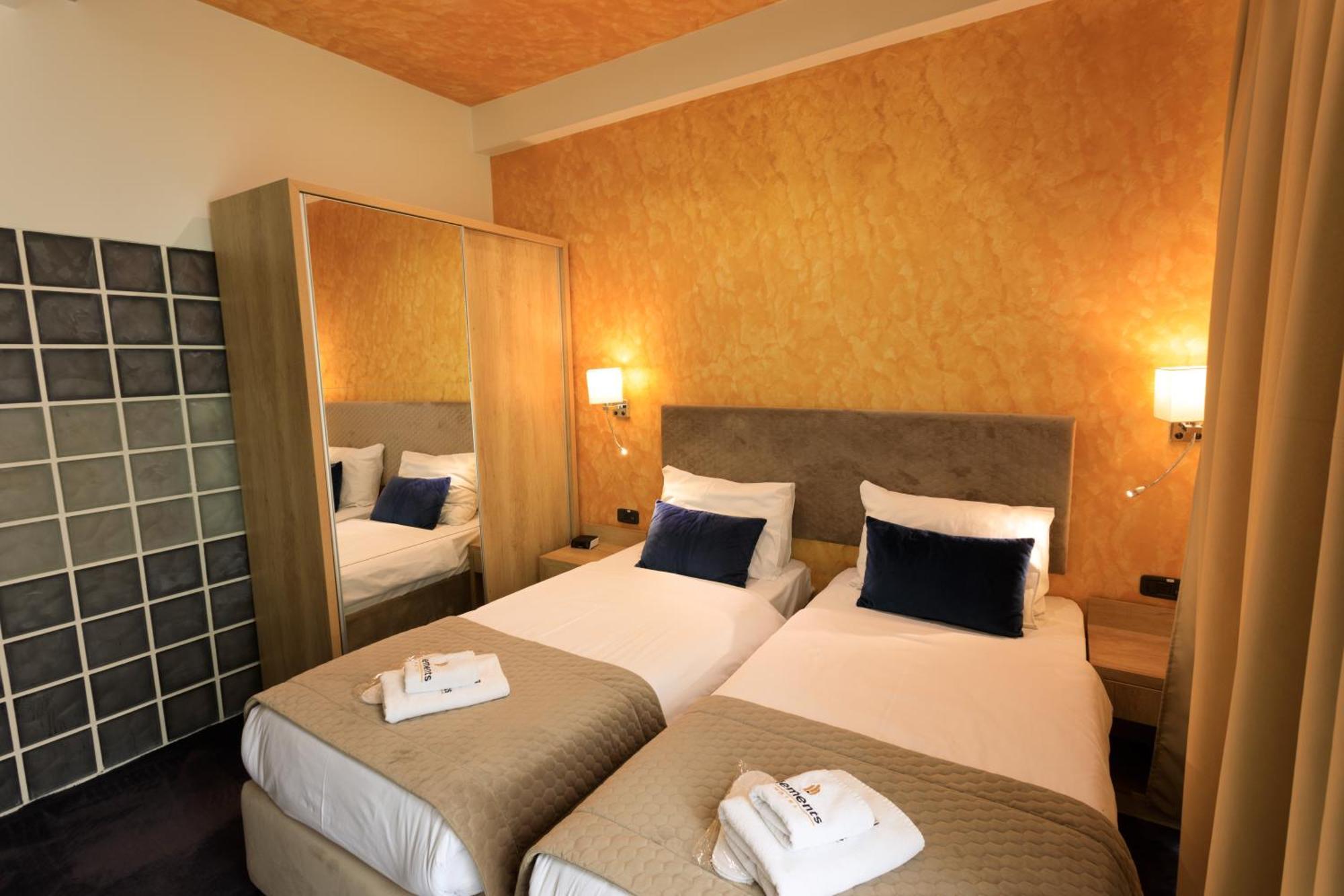 Hotel Elements โนวีปาซาร์ ภายนอก รูปภาพ