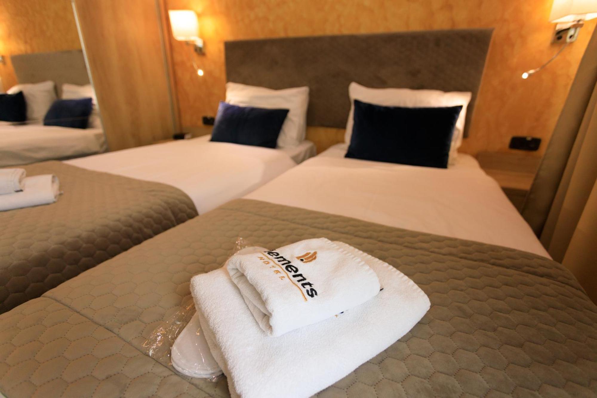 Hotel Elements โนวีปาซาร์ ภายนอก รูปภาพ