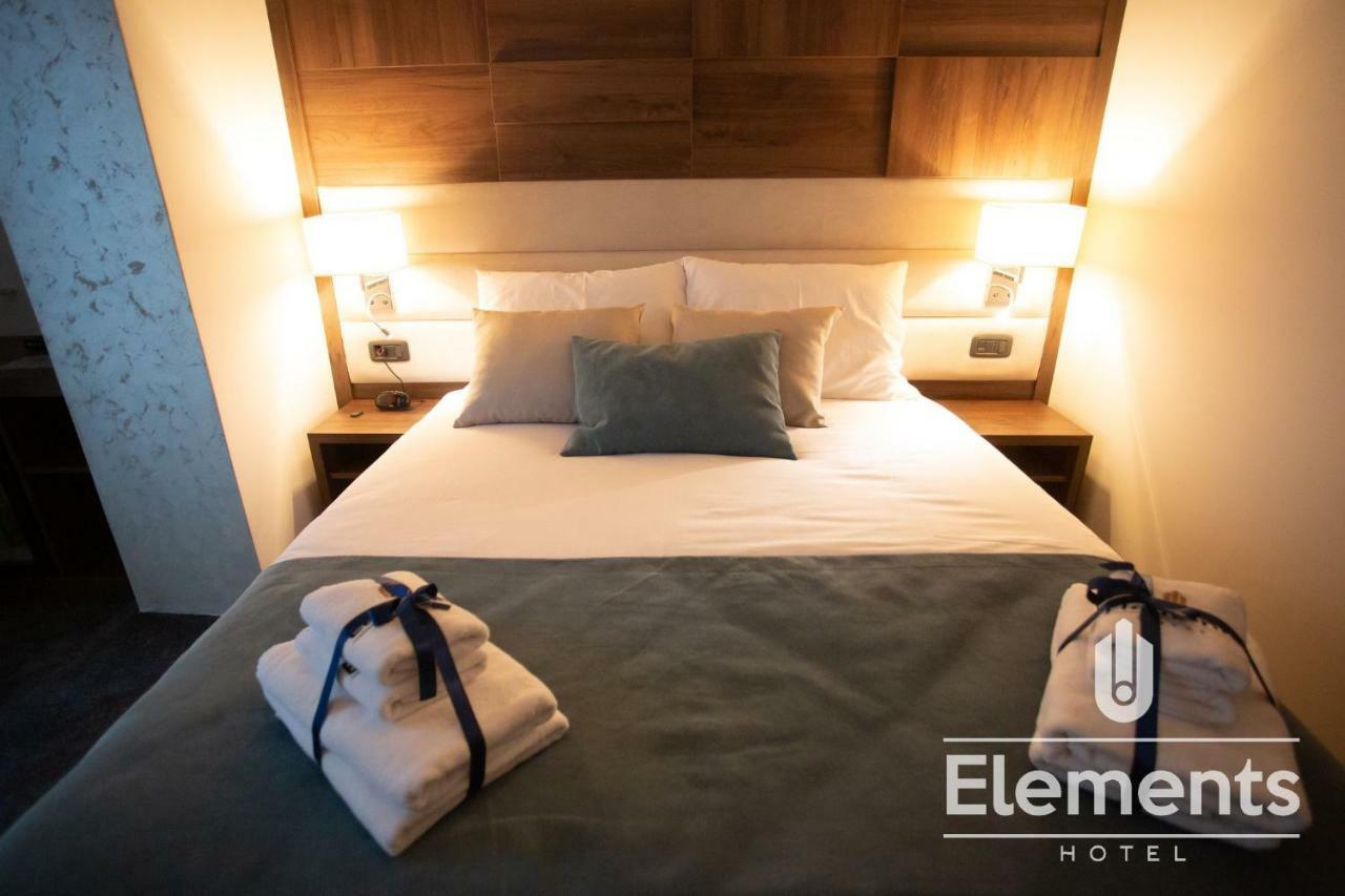 Hotel Elements โนวีปาซาร์ ภายนอก รูปภาพ