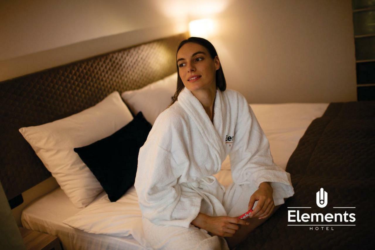 Hotel Elements โนวีปาซาร์ ภายนอก รูปภาพ