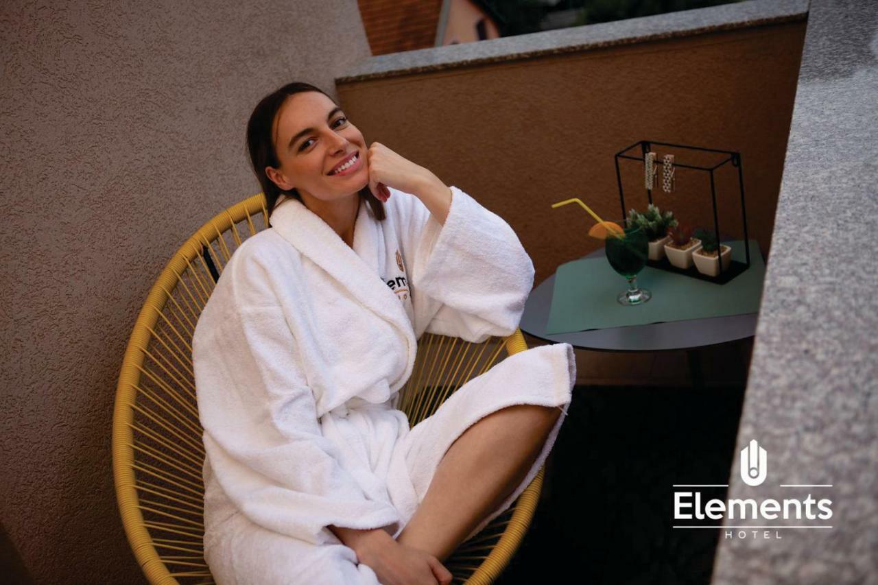 Hotel Elements โนวีปาซาร์ ภายนอก รูปภาพ